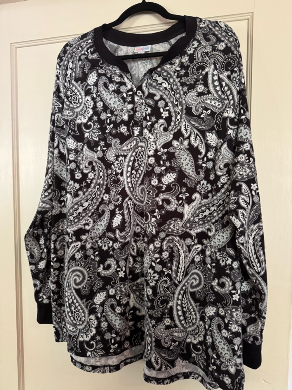 LuLaRoe Mark Black & White Paisley Henley 3X